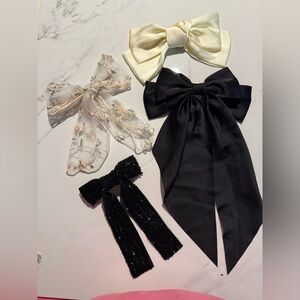 Elegant Black and Cream Bow Set in different lengths. Set of 4.